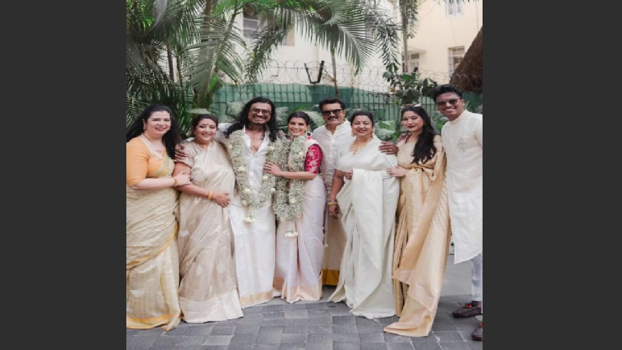 നിശ്ചയം കഴിഞ്ഞതിന് പിന്നാലെ നിക്കോളായയിയുടെ ലുക്കും ആദ്യവിവാഹവുമെല്ലാം ചര്ച്ചയായി. ഇതിനുള്ള മറുപടിയുമായി രംഗത്തെത്തിയിരിക്കുകയാണ് വരലക്ഷ്മി.