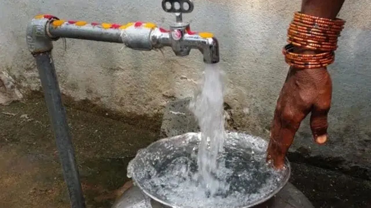 അധിക ജലം വരുന്നതോടെ  ശരീരവും ക്ഷീണിക്കും, ഇത് പല വിധത്തിലുള്ള മാനസിക പ്രശ്നങ്ങൾക്കും കാരണമായേക്കാം