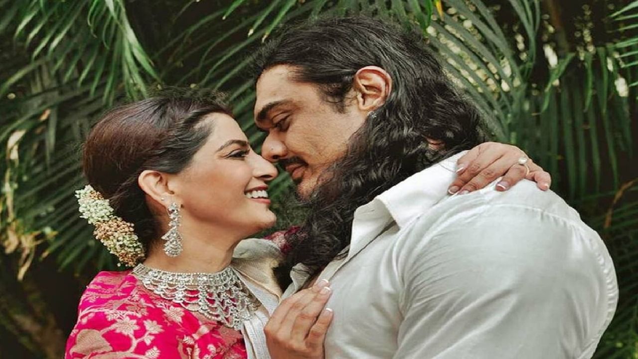 നിക്കോളായിയുടെ ആദ്യഭാര്യയെ കാണാറുണ്ടെന്നും രണ്ടുപേരും തമ്മില് നല്ല സൗഹൃദത്തിലാണെന്നും താരം കൂട്ടിച്ചേര്ത്തു. നിക്കിന്റെ അച്ഛനമ്മമാര് ആര്ട്ട് ഗാലറി നടത്തുന്നുണ്ട്. നിക്കും മകളും പവര്ലിഫ്റ്റിങ്ങില് സ്വര്ണമെഡല് കരസ്ഥമാക്കിയിട്ടുണ്ടെന്നും താരം വരലക്ഷ്മി പറഞ്ഞു.
