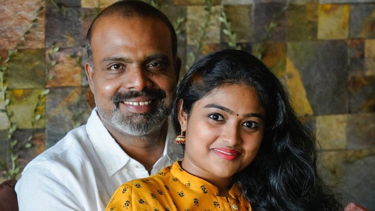 പ്രണയം, ചിരി, വഴക്ക്, സന്തോഷം നാല് വർഷം പൂർത്തിയായി ഇനിയും ഇതുപോലെ എന്നും ഒരുമിച്ചുണ്ടാകട്ടെ കുറിപ്പ് നൽകിയാണ് മറിയം വിവാഹവാർഷികാഘോഷത്തിൻ്റെ വീഡിയോ പങ്കുവെച്ചിരിക്കുന്നത്