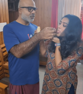 വീട്ടിൽ ചെറിയ രീതിൽ ഇരുവരും കേക്ക് മുറിച്ച് വിവാഹം വാർഷികം ആഘോഷിക്കുന്ന വീഡിയോ മറിയം തോമസ് ഇൻസ്റ്റഗ്രാമിൽ പങ്കുവെക്കുകയും ചെയ്തു.