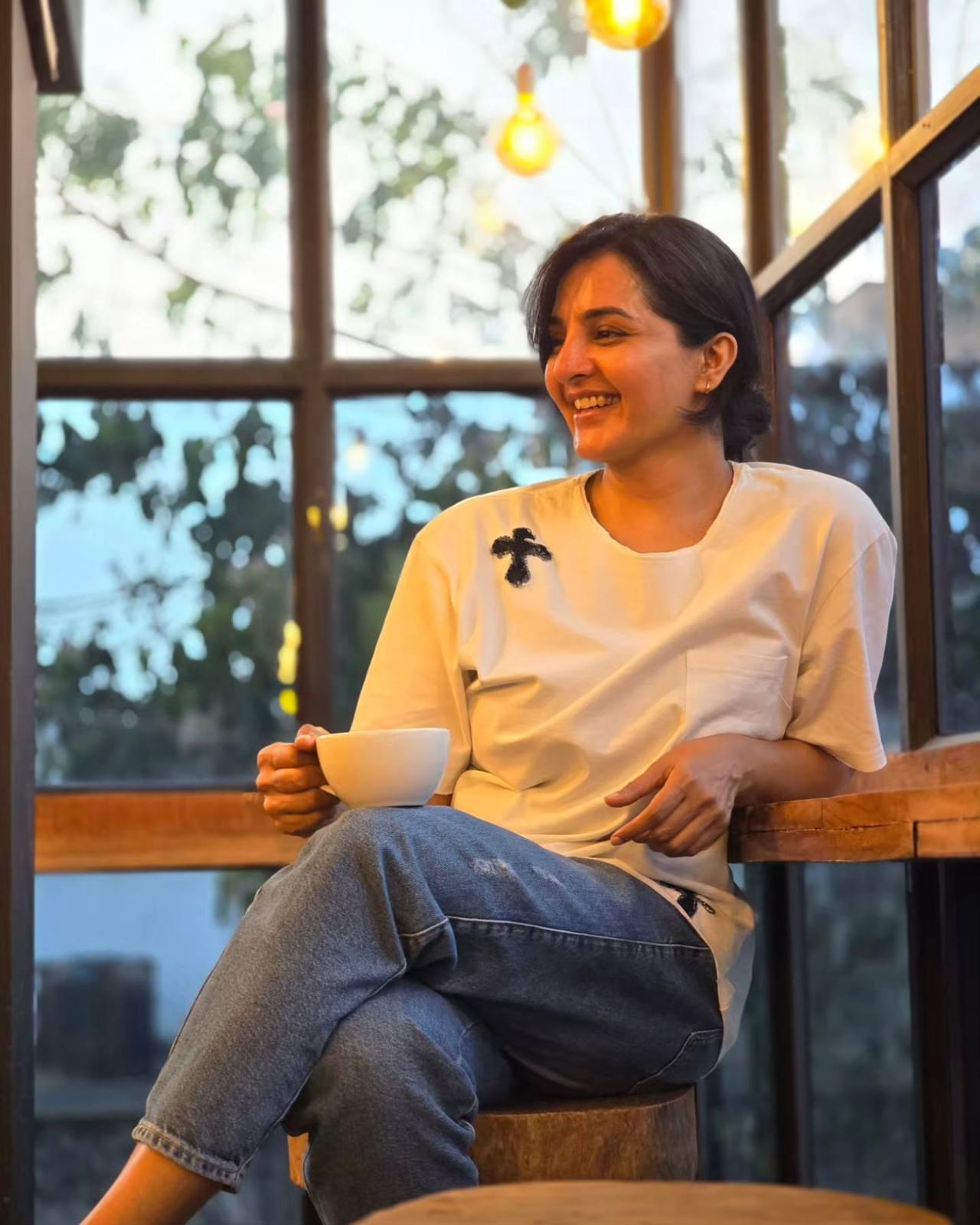 പിന്നീട് നടൻ ദീലിപുമായിട്ടുള്ള വിവാഹത്തിന് ശേഷം നടി സിനിമയിൽ നിന്നും മാറി നിൽക്കുകയും ചെയ്തു