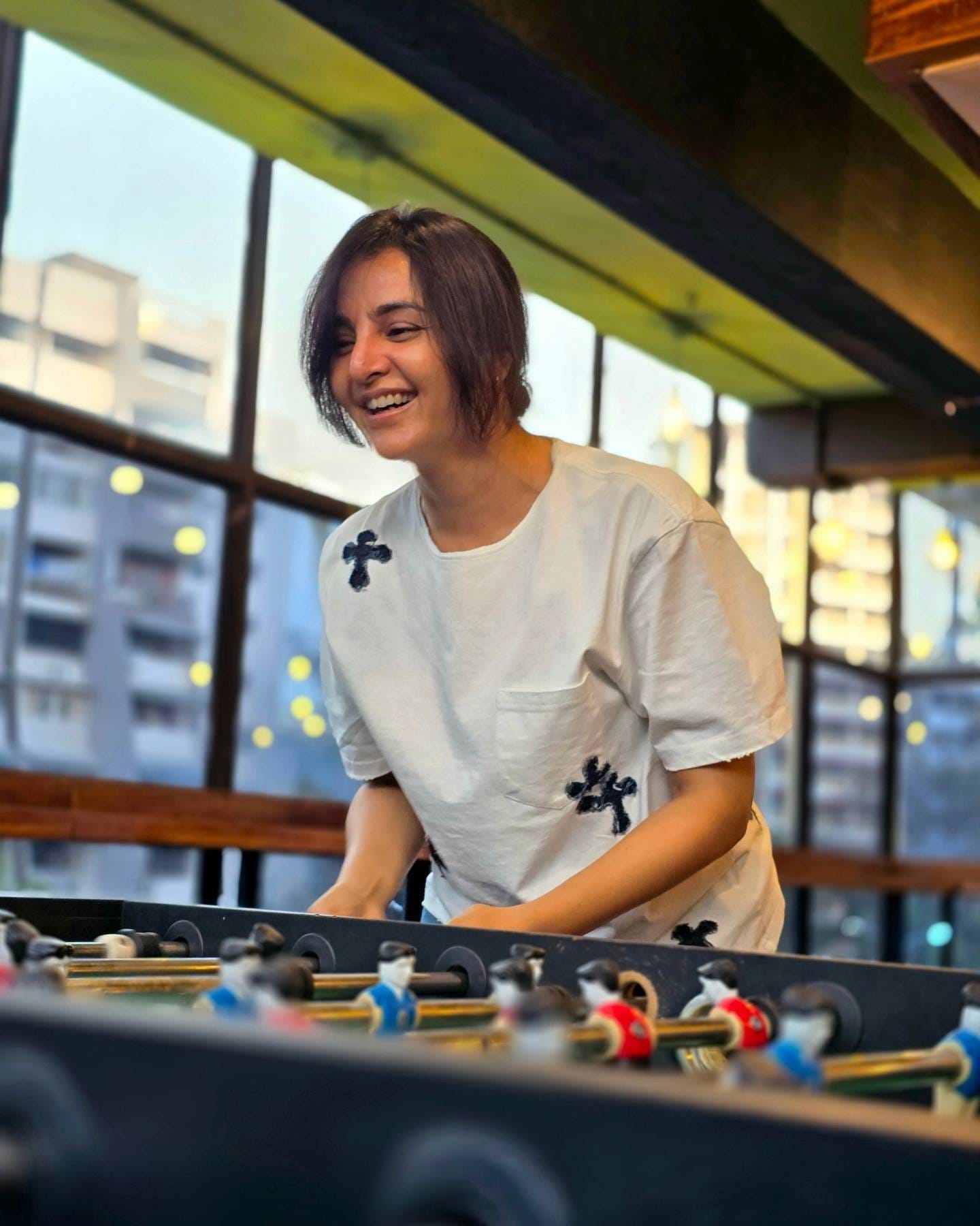 നടി ഇപ്പോൾ ഫൂസ്ബോൾ കളിക്കുന്ന ചിത്രങ്ങളാണ് തൻ്റെ സോഷ്യൽ മീഡിയയിൽ പങ്കുവെച്ചിരിക്കുന്നത്