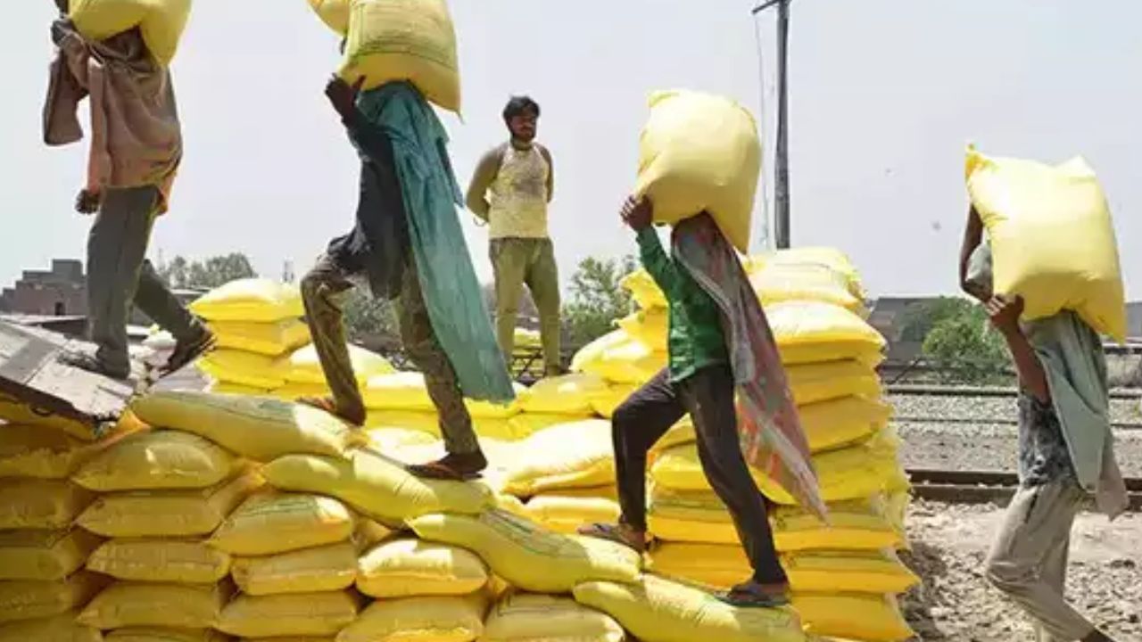 "അടിമത്വത്തിൻ്റെ ചങ്ങലെ പൊട്ടിച്ചെറിഞ്ഞതിൻ്റെ ഓർമയാണ് മെയ് ഒന്ന്. എല്ലാവർക്കും തൊഴിലാളി ദിനാശംസകൾ"