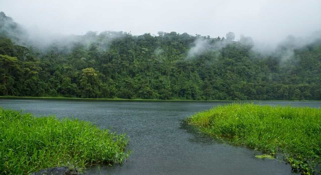 Kerala rain; travel restrictions : മഴ കടുക്കുന്നു; വിനോദ സഞ്ചാരത്തിനും നിയന്ത്രണം