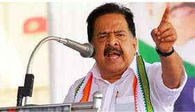 ശബരിമല സ്വർണമോഷണം; എ പത്മകുമാറിന്റെ പുറത്താക്കണമെന്നാവശ്യപ്പെ...