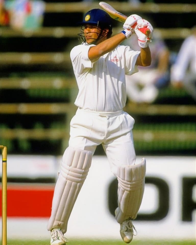 ആഡംബര കാറുകളുടെ വൻ ശേഖരണമുള്ള സച്ചിന്റെ ആദ്യ കാർ മാരുതി 800 ആണ്. Image Courtesy : Social Media