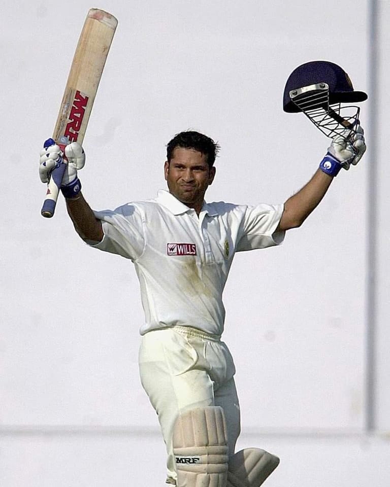 പാകിസ്താനെതിരെയാണ് സച്ചിൻ തന്റെ രാജ്യാന്തര ക്രിക്കറ്റ് കരിയറിനെ തുടക്കമിട്ടത്. 1989 നവംബർ 15ന് കറാച്ചിയിലെ അന്നത്തെ മത്സരത്തിൽ സച്ചിൻ റൺസൊന്നമെടുക്കാതെയാണ് പുറത്തായത്. Image Courtesy : Social Media