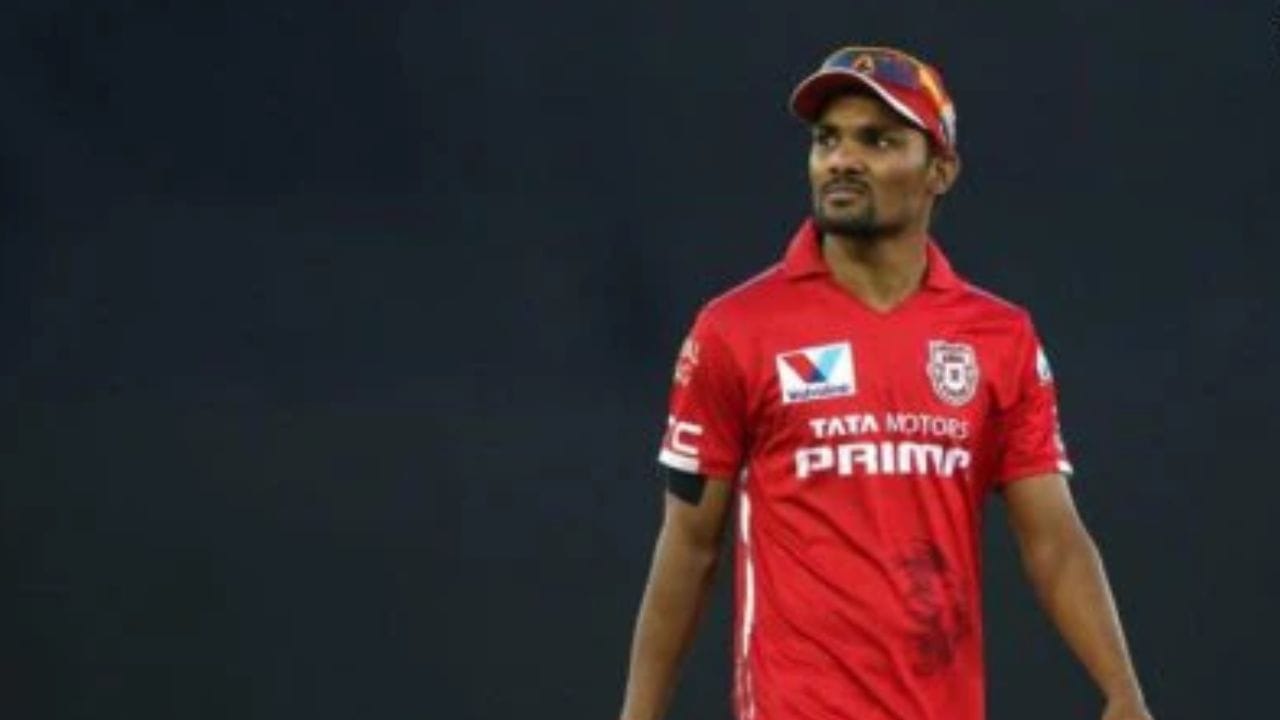 2014ൽ കിങ്സ് ഇലവൻ പഞ്ചാബ് താരമായിരുന്നു സന്ദീപ് ശർമ നാല് ഓവറിൽ വഴങ്ങിയത് 65 റൺസാണ്. താരം ഒരു വിക്കറ്റ് എടുക്കുകയും ചെയ്തിരുന്നു