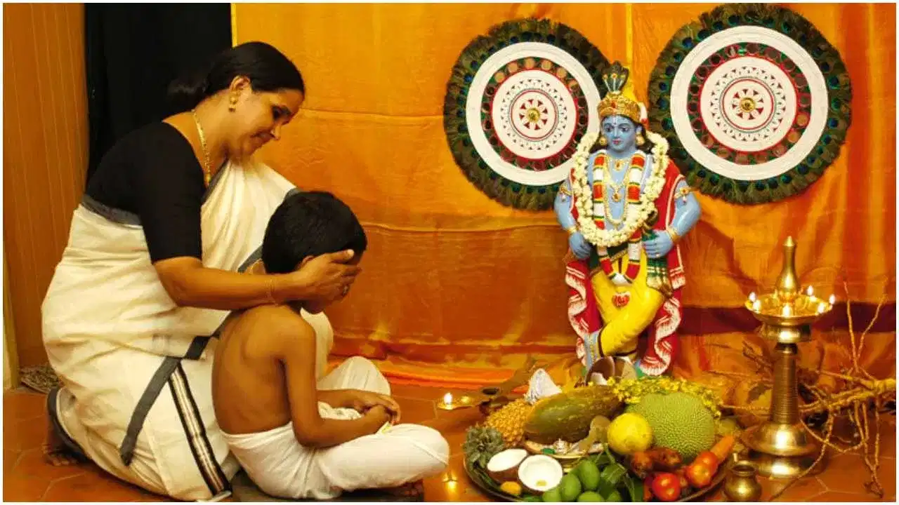 വിഷുവിനെ വരവേറ്റ് മലയാളികൾ; പടക്കം പൊട്ടിച്ചും കണികണ്ടുണർന്നും നാടെങ്ങും ആഘോഷം വിഷുവിനെ വരവേറ്റ് മലയാളികൾ; പടക്കം പൊട്ടിച്ചും കണികണ്ടുണർന്നും നാടെങ്ങും ആഘോഷം
