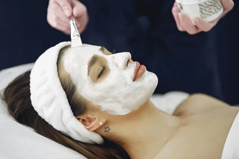 Facial: വിവാഹ സീസൺ അടുത്തെത്തി, ബ്യൂട്ടിപാർലറിലേക്ക് ഓടേണ്ട! ഫേഷ്യൽ എള്ളുപ്പത്തിൽ വീട്ടിൽ ചെയ്യാം Facial: വിവാഹ സീസൺ അടുത്തെത്തി, ബ്യൂട്ടിപാർലറിലേക്ക് ഓടേണ്ട! ഫേഷ്യൽ എള്ളുപ്പത്തിൽ വീട്ടിൽ ചെയ്യാം