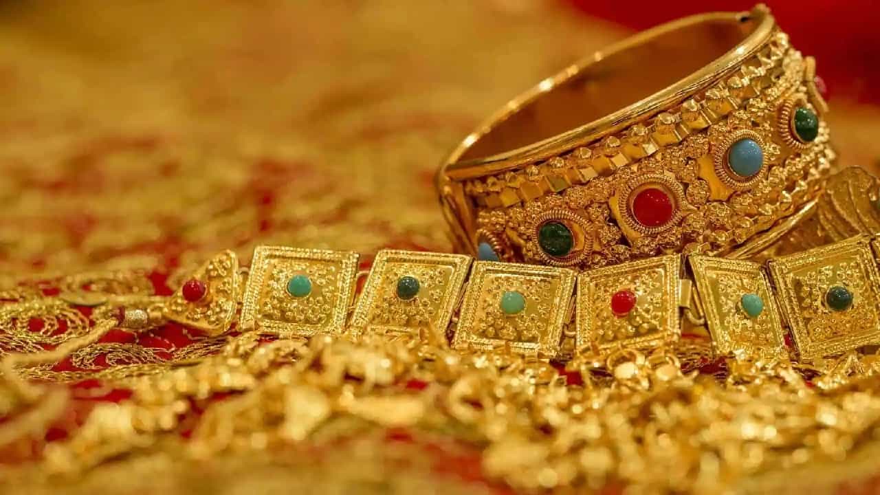 വിവാഹ വിപണിക്ക് ആശ്വാസം; സ്വര്ണവില ഇടിയുന്നു വിവാഹ വിപണിക്ക് ആശ്വാസം; സ്വര്ണവില ഇടിയുന്നു