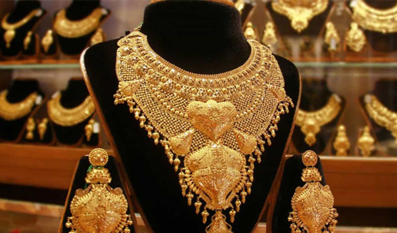 Gold Rate Today : എല്ലാ പ്രതീക്ഷകളും തെറ്റിക്കുമോ? ഇന്ന് സ്വർണവില കൂടി