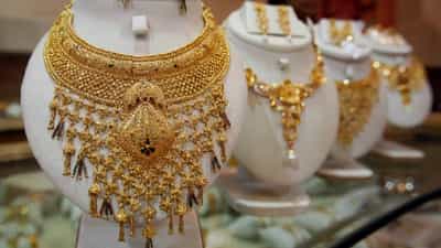 Gold Rate Today : ദേ സ്വർണവില കുറഞ്ഞൂ; ഇനി നടക്ക പോകുത് ചാഞ്ചാട്ടമോ...?