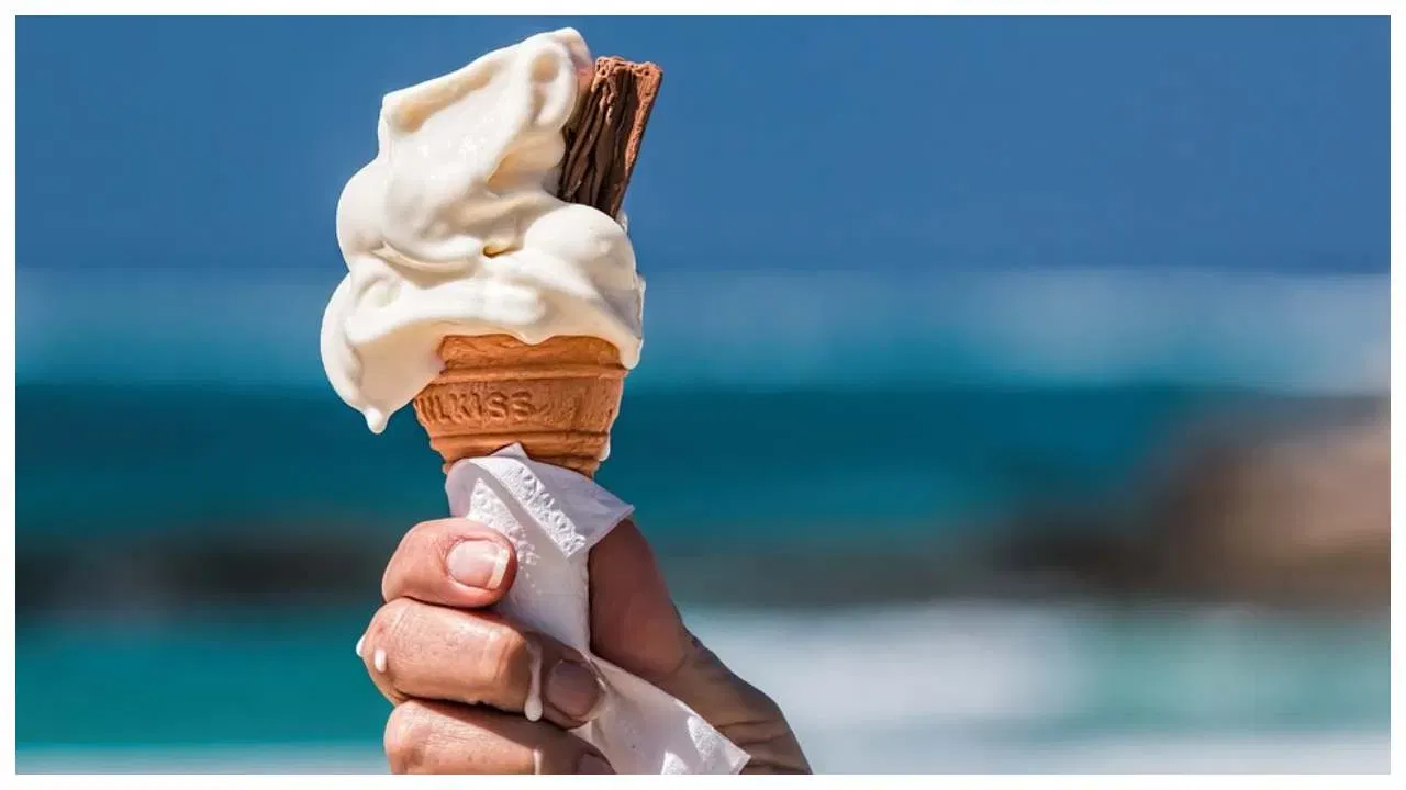 ചൂട്, ക്ഷീണം എന്നിവ തടയാൻ ചൂടുള്ള ചുറ്റുപാടുകളിൽ ജലാംശം നിലനിർത്തേണ്ടത് പ്രധാനമാണ്. ചൂടിൽ നിന്ന് പതിവായി ഇടവേളകൾ എടുക്കുന്നതും തണലുള്ള സ്ഥലങ്ങളിൽ തങ്ങുന്നതും ചൂടുമായി ബന്ധപ്പെട്ട അസുഖങ്ങൾ തടയാൻ സഹായിക്കും.