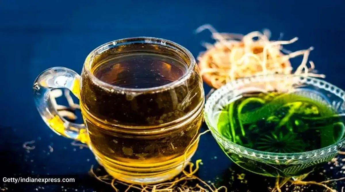 വെള്ളം തിളപ്പിച്ച് അതിലേക്ക് പഞ്ചസാരയും ഈ കിഴിയും ഇടുക