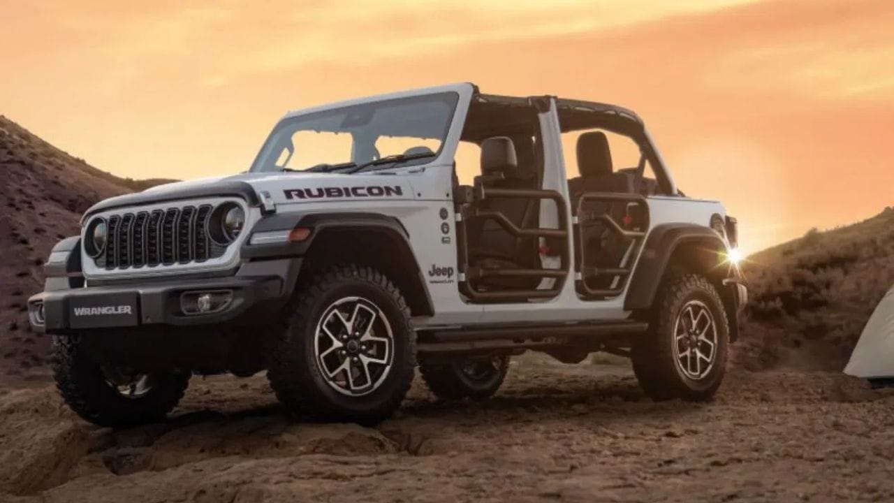 റാംഗ്ലർ അൺലിമിറ്റഡ്, റൂബിക്കോൺ എന്നീ രണ്ട് മോഡലുകൾക്കും 2.0 ലിറ്റർ, 4-സിലിണ്ടർ ടർബോ-പെട്രോൾ എഞ്ചിൻ ഉണ്ട്, ഇത് 270hp കരുത്തും 400Nm ഔട്ട്പുട്ടും നൽകുന്നു. 8 സ്പീഡ് ഓട്ടോമാറ്റിക് ഗിയർബോക്സാണ് നൽകിയിരിക്കുന്നത്.