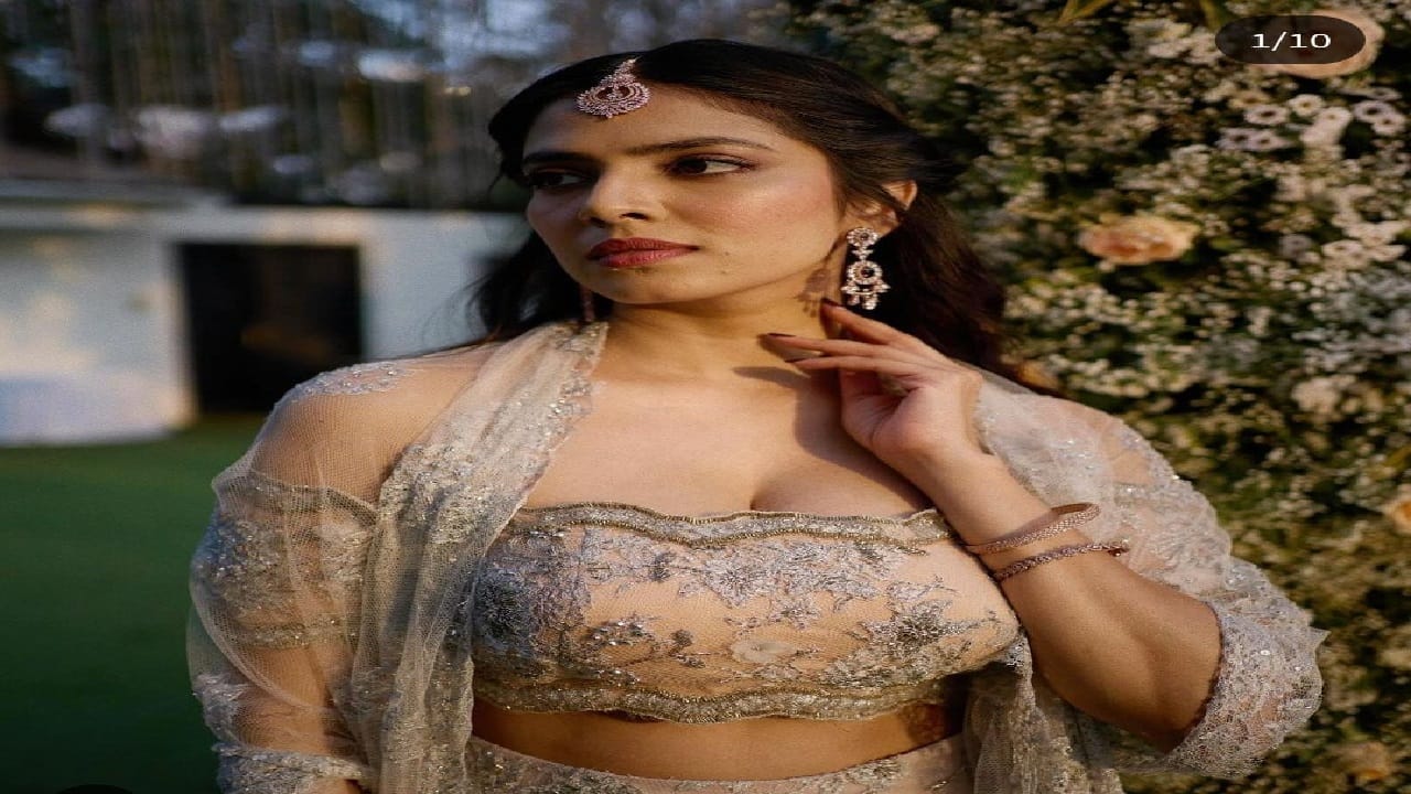 പ്രഭാസിനൊപ്പം മാരുതി സംവിധാനം ചെയ്യുന്ന ചിത്രമാണ് മാളവികയുടേത് അടുത്തതായി പുറത്തിറങ്ങാനുള്ളത്.