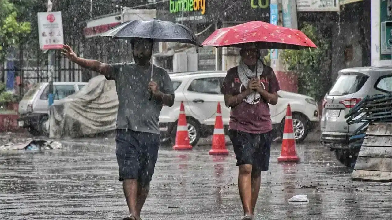 Rain alert in Kerala: അതിതീവ്ര മഴയ്ക്ക് സാധ്യത: സംസ്ഥാനത്തെ നാല് ജില്ലകളിൽ റെഡ് അലർട്ട് തുടരുന്നു