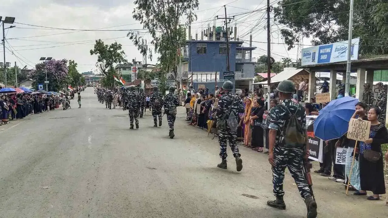 മണിപ്പൂരിൽ ടാ​ങ്ക​റു​ക​ൾ​ക്ക് നേരെയുണ്ടായ അക്രമണം; സുരക്ഷ ശക്തമാക്കി