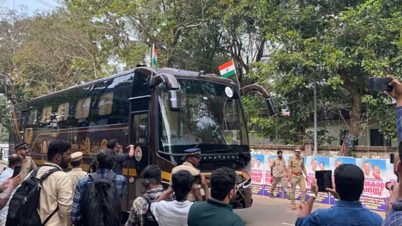 നവകേരള ബസിൽ ഇനി പൊതുജനങ്ങൾക്കും  യാത്ര ചെയ്യാം