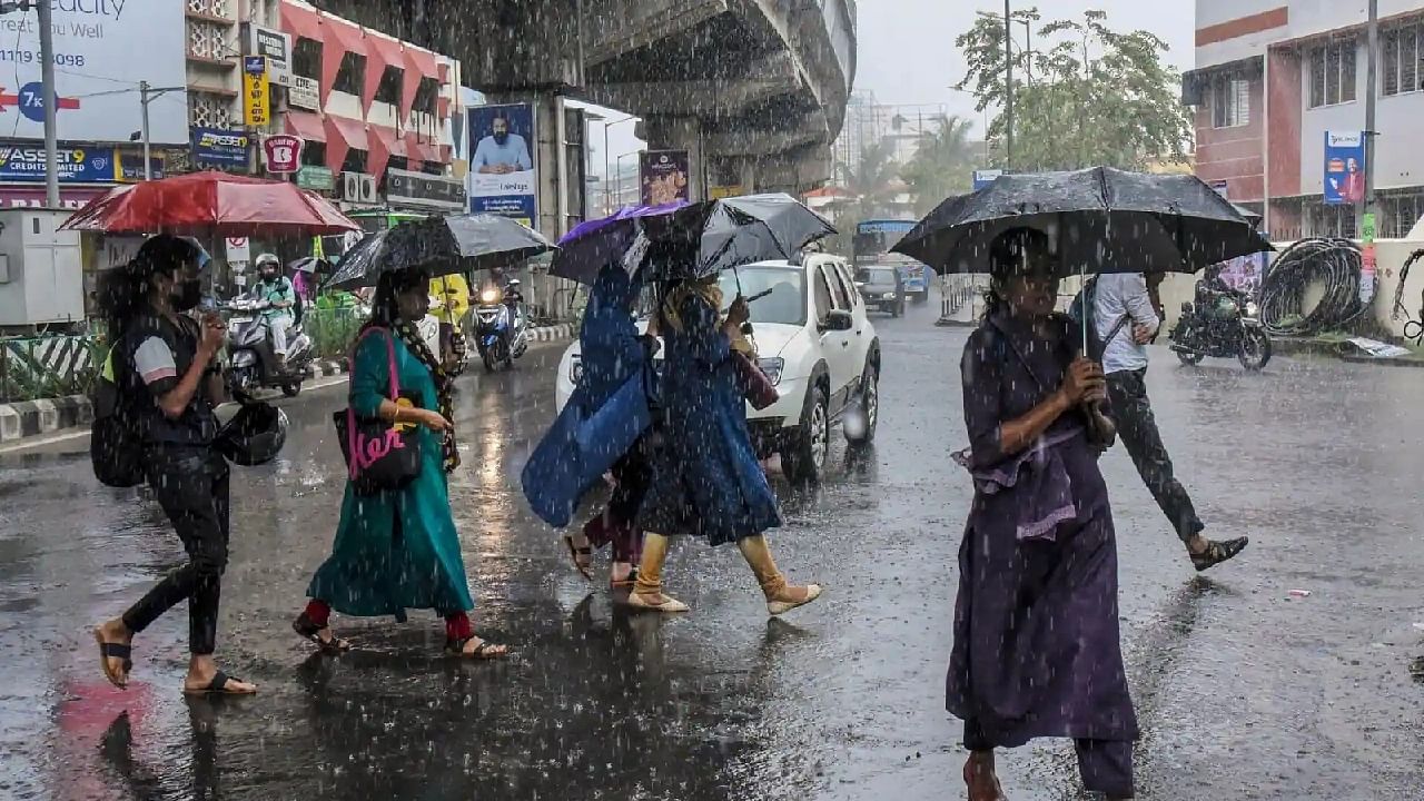 Kerala Heavy Rain : കേരള തീരത്ത് ചക്രവാതച്ചുഴി; സംസ്ഥാനത്ത് വീണ്ടും മഴ കനക്കും