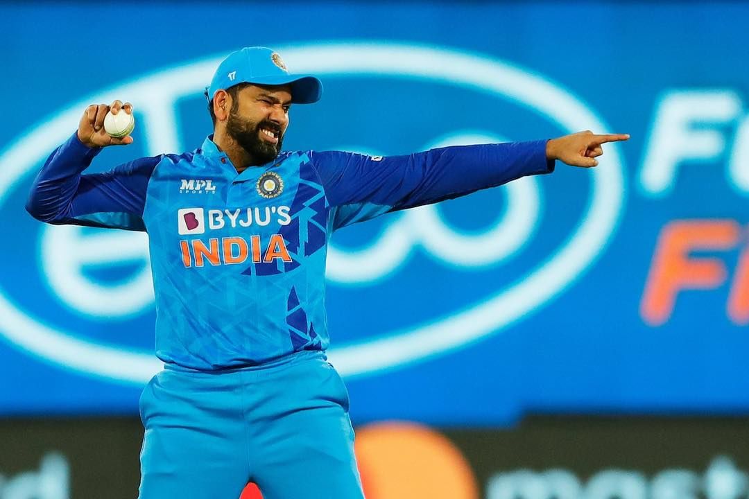 ഒരു ഏകദിന ലോകകപ്പിൽ ഏറ്റവും കൂടിയ സെഞ്ചുറി നേടിയ താരങ്ങളുടെ പട്ടികയിൽ രോഹിത് ശർമയാണ് ഒന്നാമതുള്ളത്. 2019 ഏകദിന ലോകകപ്പിൽ രോഹിത് നേടിയത് അഞ്ച് സെഞ്ചുറികളാണ്. Image Courtesy : Rohit Sharma Facebook