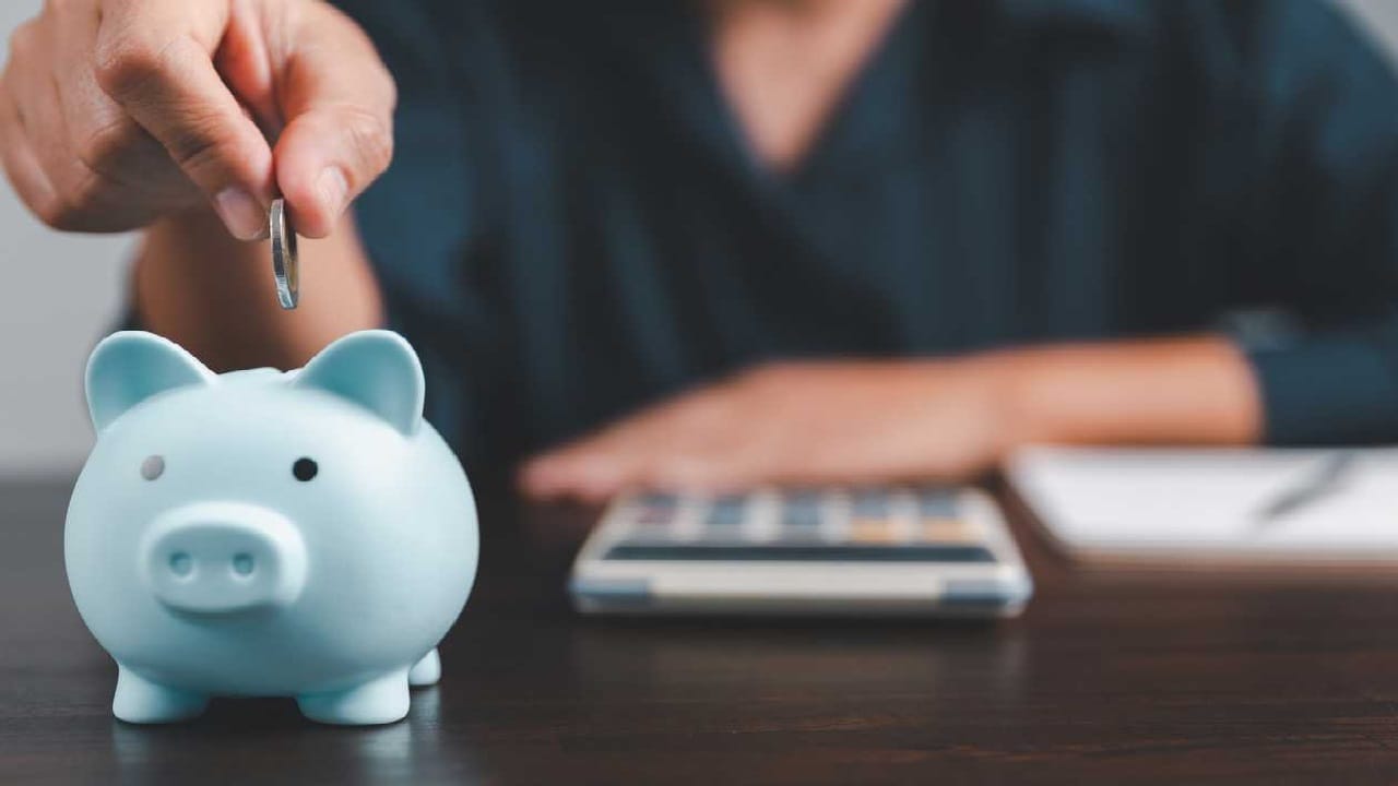 18നും 70നും ഇടയില്‍ പ്രായമുള്ള ആര്‍ക്കും എന്‍പിഎസ് അക്കൗണ്ട് തുറക്കാം.
