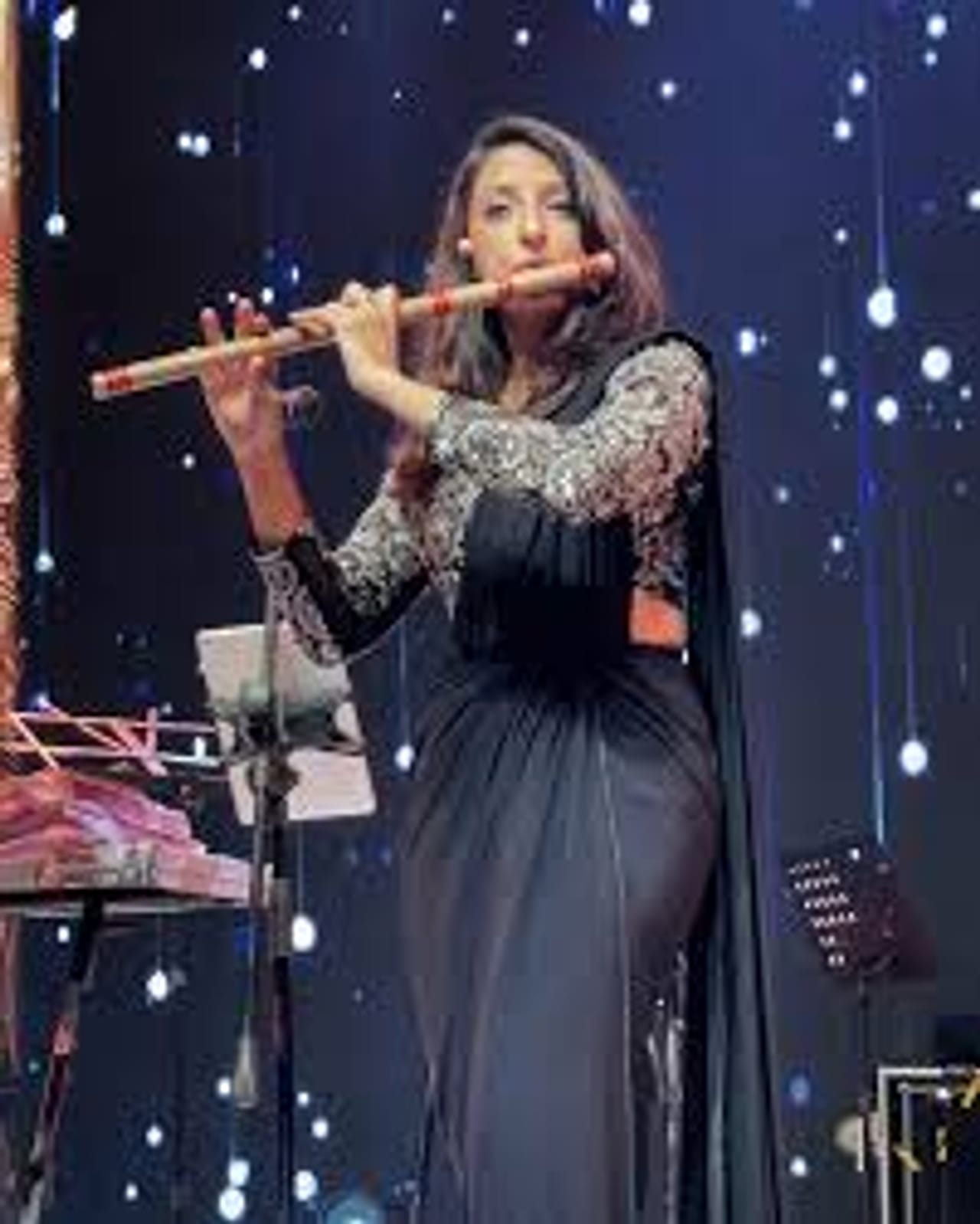 രസിക ശേഖർ - ദുബായിൽ ജനിച്ച രസിക അമേരിക്കയിലെ ന്യൂജേഴ്‌സിയിലാണ് വളർന്നത്. 14-ാം വയസ്സിൽ കർണാടക സംഗീതത്തിൽ പുല്ലാങ്കുഴൽ വായിക്കാൻ തുടങ്ങിയ രസിക കെമിക്കൽ എഞ്ചിനീയറിംഗിലാണ് ബിരുദം നേടിയത് (ഫോട്ടോ കടപ്പാട്- ഇൻസ്റ്റ​ഗ്രാം രസിക ശേഖർ ഒഫീഷ്യൽ) 