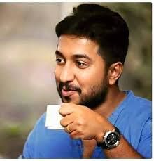 വിനീത് ശ്രീനിവാസൻ - ​ഗായകൻ എന്നതിലുപരി  മലയാള സിനിമയുടെ പുതുതലമുറയിൽ പ്രമുഖനായ വിനീത് ഒരു എഞ്ചിനീയറിങ് ബിരുദധാരിയാണ്. ( ഫോട്ടോ കടപ്പാട് ഫേസ്ബുക്ക് - വിനീത് ശ്രീനിവാസൻ ഒഫീഷ്യൽ)