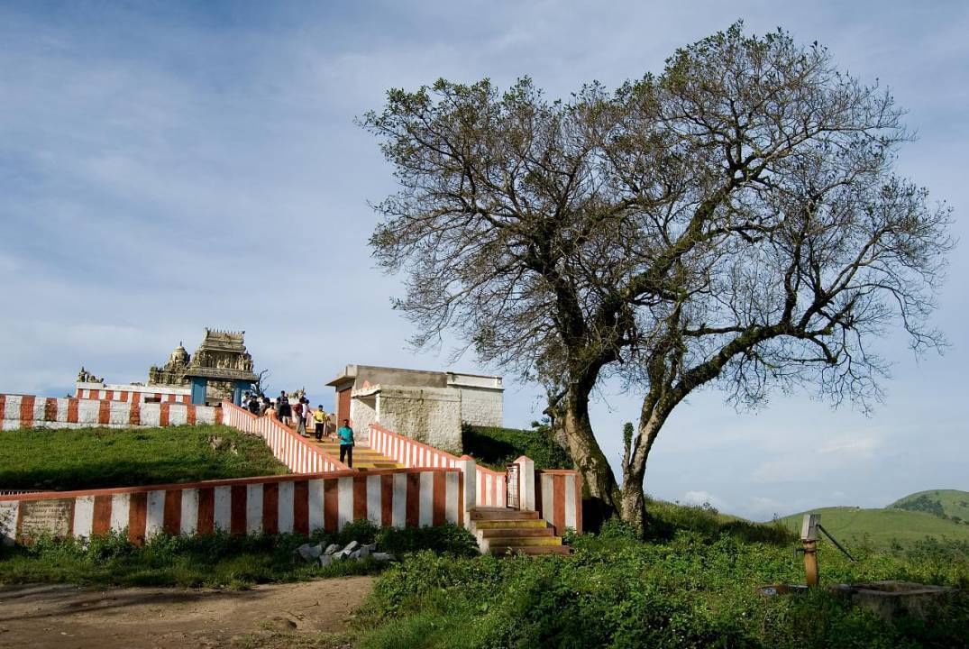ചന്ദ്രനുദിക്കുന്ന ദിക്കിൽ- ഒരു കുഞ്ഞു പൂവിന്റെ ഇതളിൽ ... എന്ന ​ഗാനം ചന്ദ്രനുദിക്കുന്ന ദിക്കിൽ എന്ന സിനിമ കണ്ട ആരും മറക്കാനിടയില്ല. അതിൽ കാണിക്കുന്ന ക്ഷേത്രം അവസാന സീനിലും കാണിക്കുന്നുണ്ട്. കർണാടകത്തിലെ ​ഗോപാൽസ്വാമി ഹിൽസാണ്.