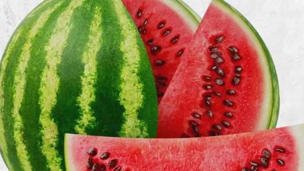 തണ്ണിമത്തനിൽ ഉയർന്ന ജലാംശം ഉണ്ട്.  ബീറ്റാ കരോട്ടിൻ, പൊട്ടാസ്യം, ഇരുമ്പ്, വിറ്റാമിൻ സി തുടങ്ങിയ ധാതുക്കളും ഇതിലുണ്ട്