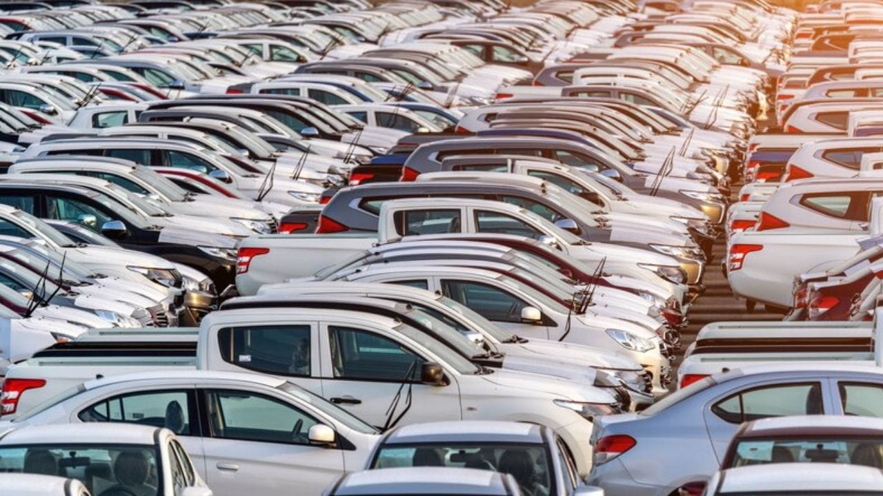 സർവ്വീസ് റെക്കോർഡുകൾ നിർബന്ധമായും പരിശോധിക്കണം. ഇത് ഭാവിയിൽ ഗുണകരമായിരിക്കും