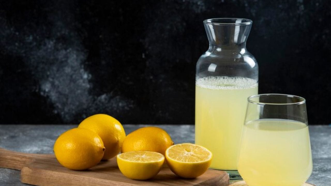 നാരങ്ങാ വെള്ളം കുടിക്കുന്നവരല്ലേ നിങ്ങൾ, ദിവസവും ഒരു ഗ്ലാസ് നാരാങ്ങാ വെള്ളം കുടിച്ചാൽ ചില ഗുണങ്ങളുണ്ട് അറിയുമോ