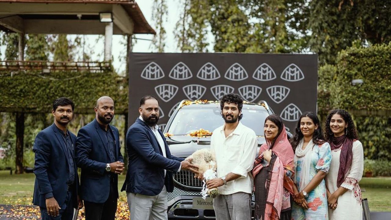 തൻറെ കുടുംബത്തോടൊപ്പമാണ് ഷെയ്ൻ വാഹനം ഡെലിവറി എടുത്തത്, ഇതിൻറെ ചിത്രങ്ങളും ഇൻസ്റ്റയിൽ പങ്ക് വെച്ചിട്ടുണ്ട് താരം
