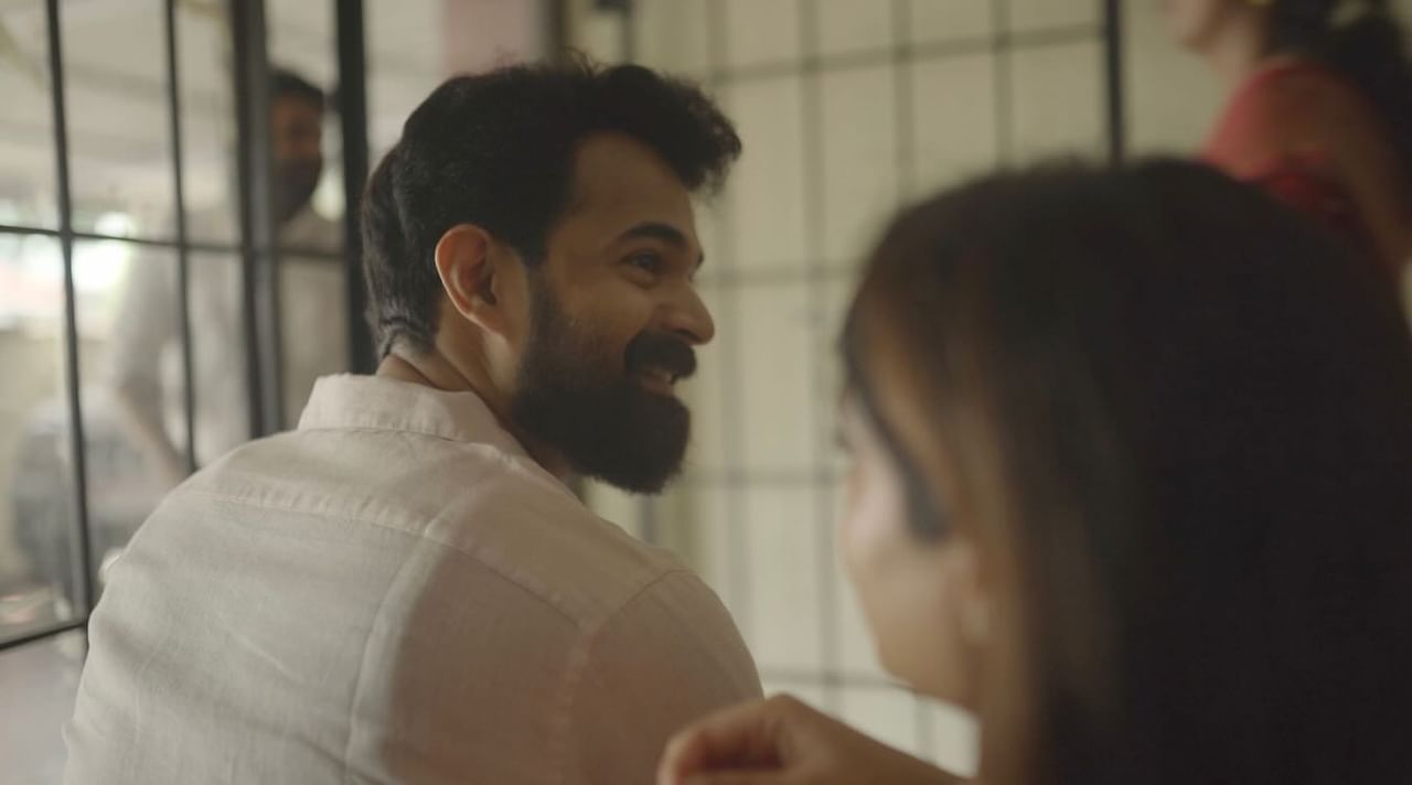 ജെസ്റ്റ് മാരീഡ് എന്ന് കുറിപ്പ് നൽകിയാണ് ഇരുവരും വിവാഹ ചിത്രങ്ങൾ പങ്കുവെച്ചത്