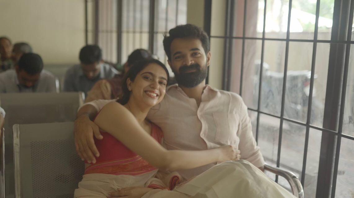 രജിസ്റ്റർ ഓഫീസിൽ വെച്ച് ലളിതമായി ചടങ്ങ് നടത്തിയാണ് ഇരുവരും വിവാഹിതരായത്. ഇരുവരുടെയും അടുത്ത ബന്ധുക്കളും സുഹൃത്തുക്കളുമാണ് വിവാഹത്തിൽ പങ്കെടുത്തത്.