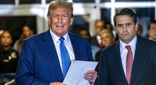 Viral Video: ന്യൂസ് റൂമിൽ ലൈവിനിടെ മുഖത്തേക്ക് പറന്നുവന്ന ഈച്ചയെ വിഴുങ്ങി അവതാരിക; വീഡിയോ വൈറൽ