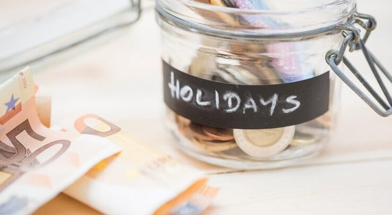 ജൂൺ മാസത്തിൽ രാജ്യത്ത് മൊത്തം 12 ദിവസമാണ് ബാങ്കുകൾക്ക് അവധി ഉണ്ടായിരിക്കുക. പ്രാദേശിക, ദേശീയ അവധികൾ ഉൾപ്പെടെയാണ് 12 അവധി. സംസ്ഥാനാടിസ്ഥാനത്തിൽ ബാങ്കുകളുടെ അവധി ദിനങ്ങളിൽ വ്യത്യാസമുണ്ടാകും. 
