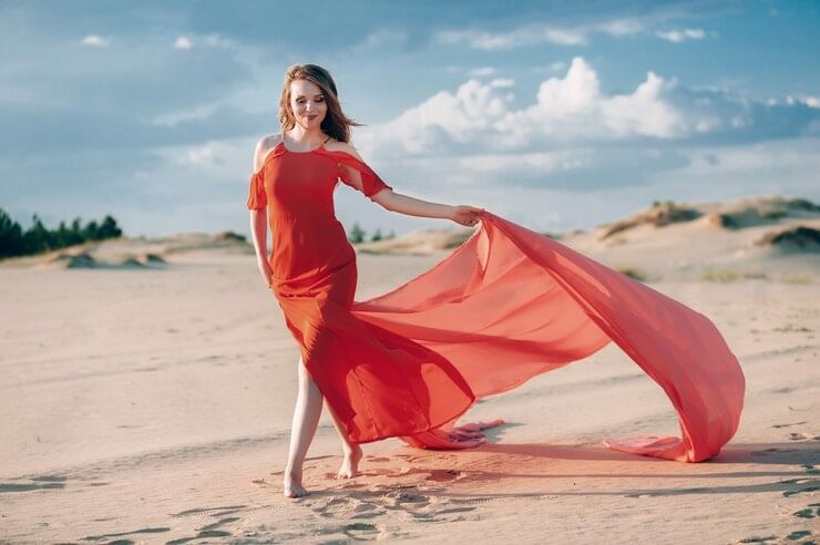 കോറൽ: എല്ലാ സ്കിൻ ടോണുകൾക്കും അനുയോജ്യമായ നിറമാണ് കോറൽ നിറങ്ങൾ. ഇവ വേനൽക്കാലത്ത് ശരീരത്തിന് കൂടുതൽ സുഖപ്രതമാണ്.