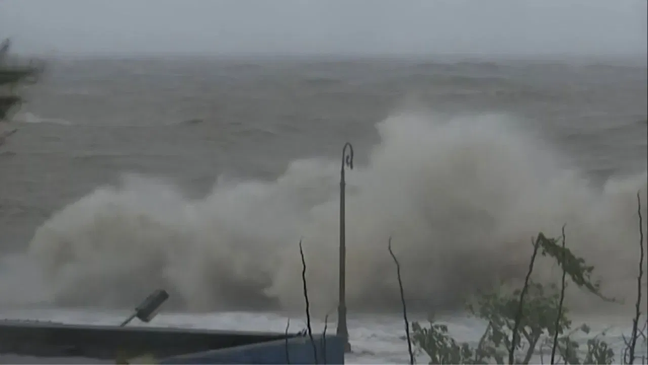ബംഗാൾ ഉൾക്കടലിൽ കഴിഞ്ഞ ദിവസം രൂപമെടുത്ത ന്യൂനമർദം മേയ് 25 ഓടെ ചുഴലിക്കാറ്റായി മാറിയേക്കാമെന്നാണ് കാലാവസ്ഥ പ്രവചനം.