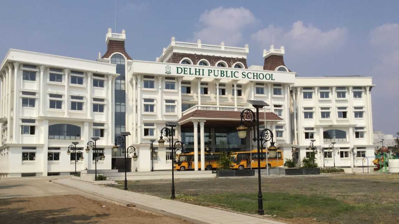 Delhi Schools Bomb Threat : ഡൽഹിയിൽ പത്തിൽ അധികം സ്കൂളുകൾക്ക് നേരെ ബോംബ് ഭീഷിണി; പോലീസ് അന്വേഷണം ആരംഭിച്ചു