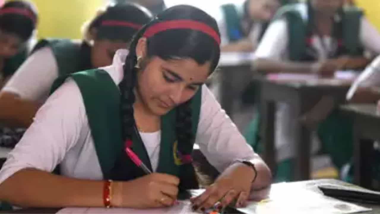 Kerala 12th Result 2024 : വെറും രണ്ട് ക്ലിക്ക് മതി,പ്ലസ് ടു ഫലം അറിയാം; ചെയ്യേണ്ടത് ഇത്രമാത്രം