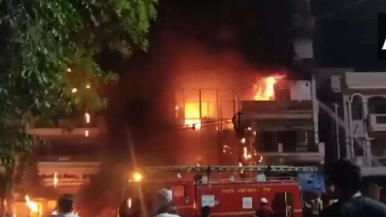 Fire at children hospital: ഡൽഹിയിൽ കുട്ടികളുടെ ആശുപത്രിയിൽ തീപ്പിടിത്തം; ഏഴ് നവജാത ശിശുക്കൾ വെന്തുമരിച്ചു