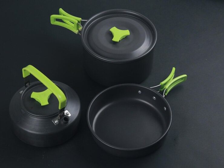 ആരോഗ്യകരമായ ജീവിതത്തിനായി മൺപാത്രങ്ങളും കോട്ടിംഗ് രഹിത ഗ്രാനൈറ്റ് പാത്രങ്ങളും പോലുള്ള പരിസ്ഥിതി സൗഹൃദ പാത്രങ്ങൾ ഉപയോ​ഗിക്കാനും വി​ദ​ഗ്ധർ അഭിപ്രായപ്പെടുന്നു. 