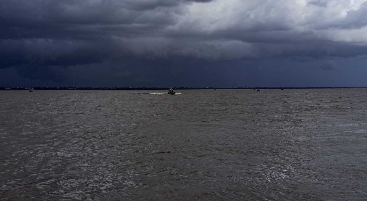 Kerala Rain Alert: ചക്രവാതചുഴി... ബംഗാൾ ഉൾക്കടലിൽ ചുഴലിക്കാറ്റ് മുന്നറിയിപ്പ്; കേരളത്തിൽ അടുത്ത 5 ദിവസം കനത്ത മഴക്ക് സാധ്യത