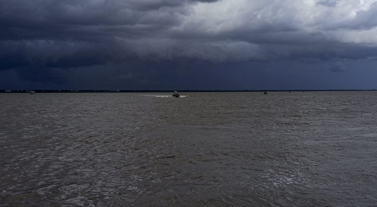 Kerala Rain Alert: ചക്രവാതചുഴി… ബംഗാൾ ഉൾക്കടലിൽ ചുഴലിക്കാറ്റ് മുന്നറിയിപ്പ്; കേരളത്തിൽ അടുത്ത 5 ദിവസം കനത്ത മഴക്ക് സാധ്യത