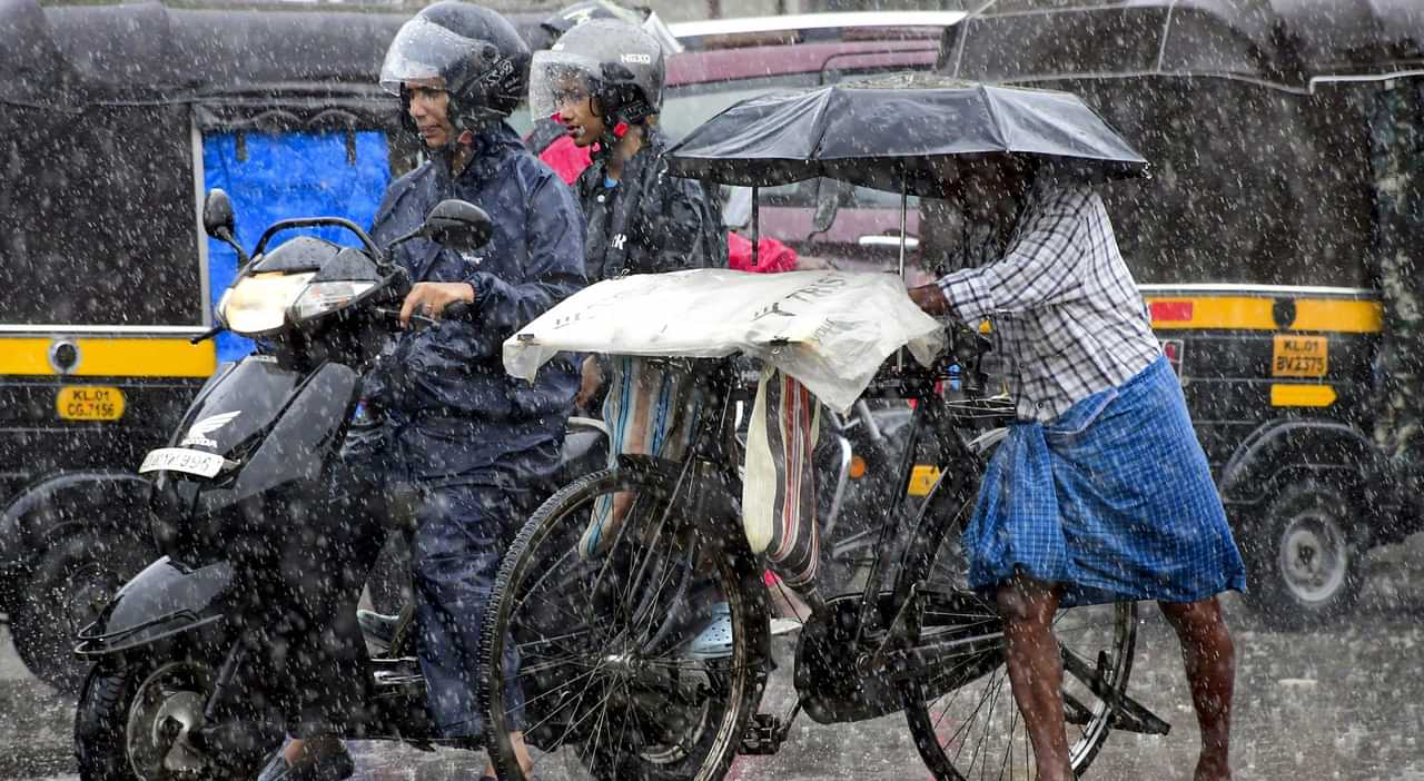 Kerala rain alert: കാലവർഷത്തിന് പിന്നാലെ ചക്രവാതചുഴി; സംസ്ഥാനത്ത് ഇന്ന് 12 ജില്ലകളിൽ യെല്ലോ അല‍ർട്ട്