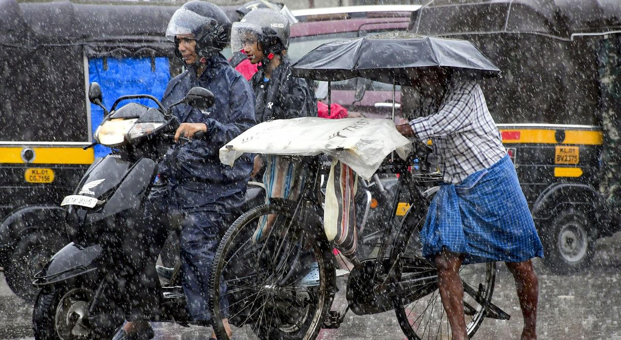 Kerala rain alert: കാലവർഷത്തിന് പിന്നാലെ ‘ചക്രവാതചുഴി’; സംസ്ഥാനത്ത് ഇന്ന് 12 ജില്ലകളിൽ യെല്ലോ അല‍ർട്ട്