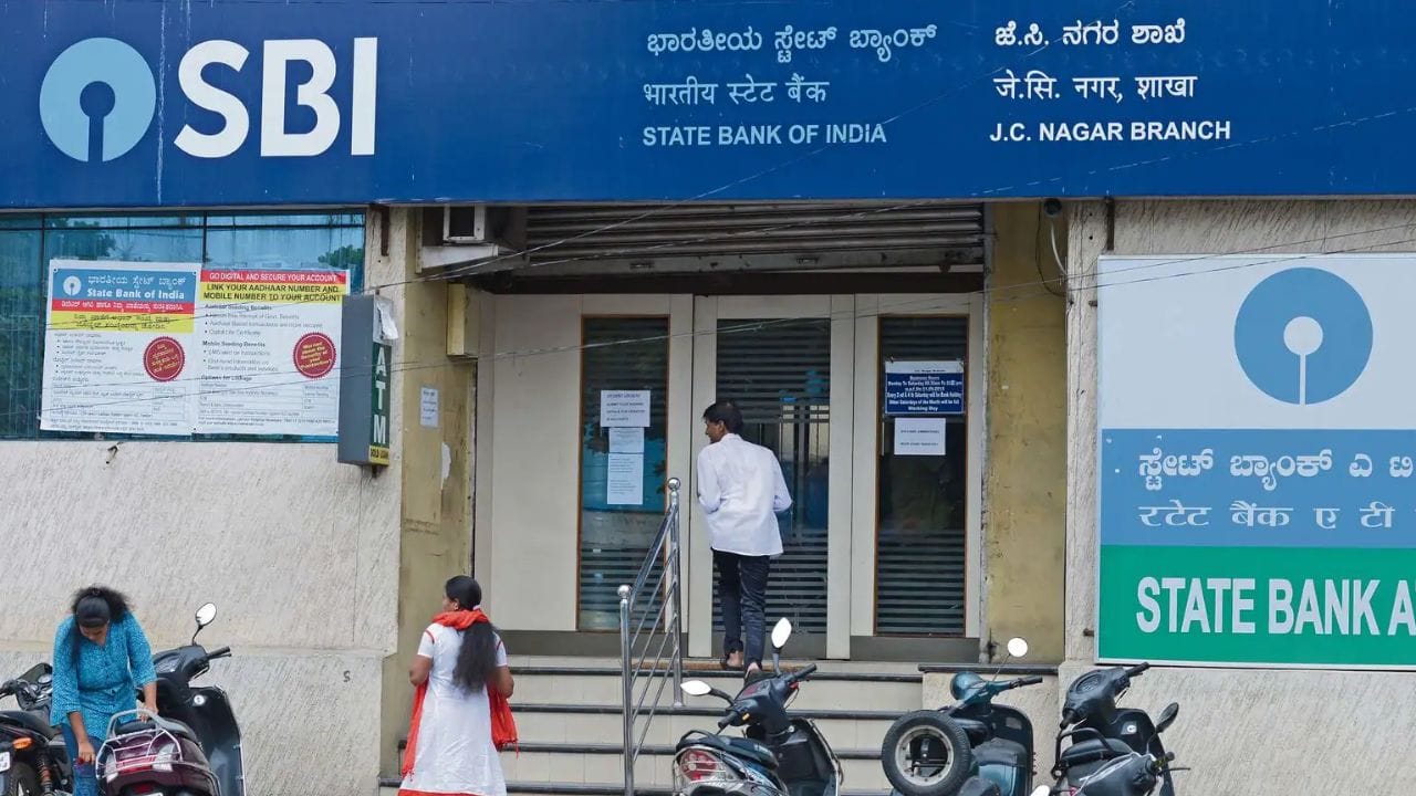 രാജ്യത്തെ ഏറ്റവും വലിയ ബാങ്കിങ് ശൃംഘലയായ സ്റ്റേറ്റ് ബാങ്ക് ഓഫ് ഇന്ത്യ തങ്ങളുടെ സ്ഥിര നിക്ഷേപങ്ങളുടെ (എഫ്ഡി) പലിശ നിരക്കുകൾ ഉയർത്തി